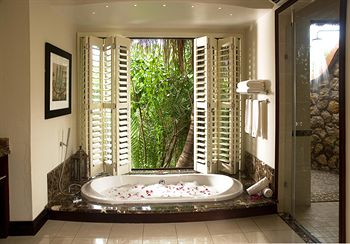 Deep Soaking Bathtub